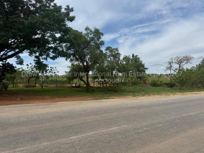Commercial Stand for Sale in Chinhoyi, Chinhoyi