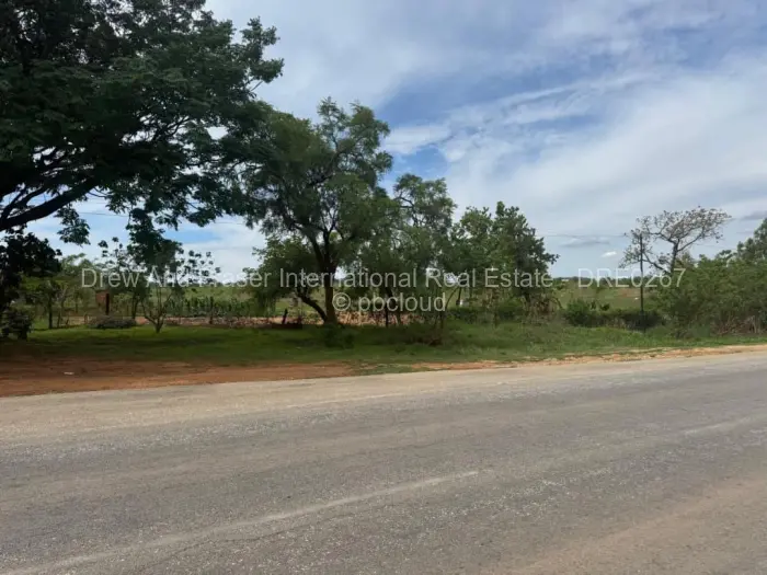 Commercial Stand for Sale in Chinhoyi, Chinhoyi
