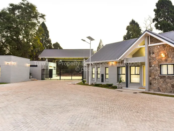 Townhouse/Cluster to Rent in Meyrick Park, Harare
