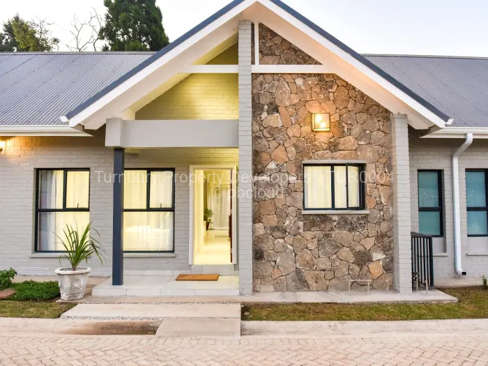 Townhouse/Cluster to Rent in Meyrick Park, Harare