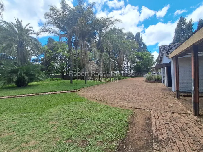 4 Bedroom House to Rent in Borrowdale, Harare