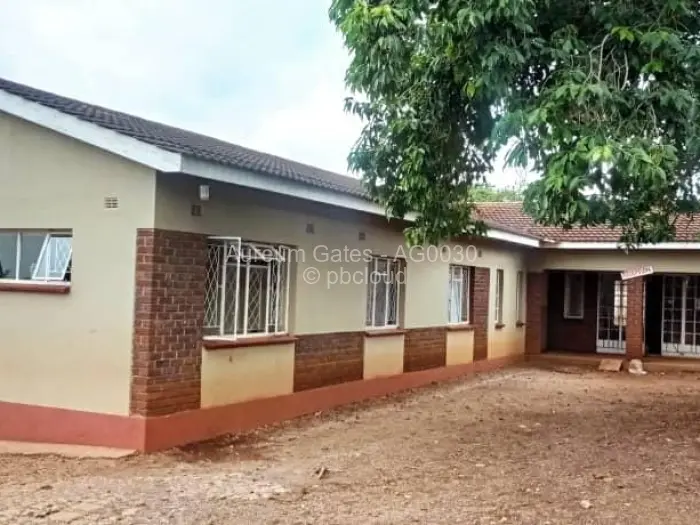 4 Bedroom House for Sale in Hatcliffe, Harare