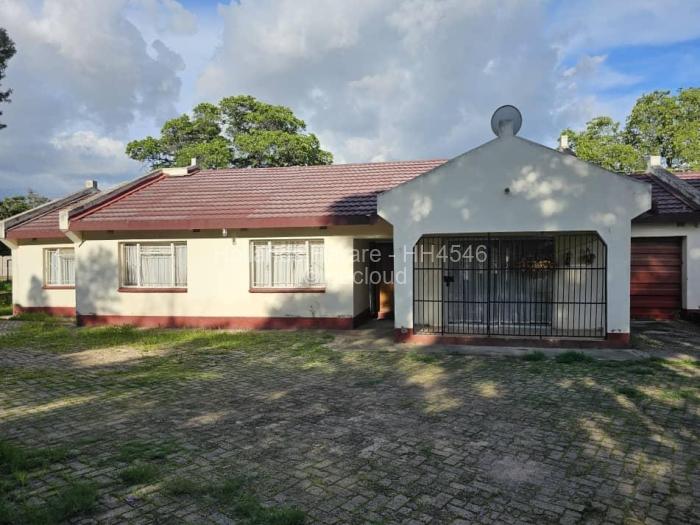 Townhouse/Cluster to Rent in Waterfalls, Harare