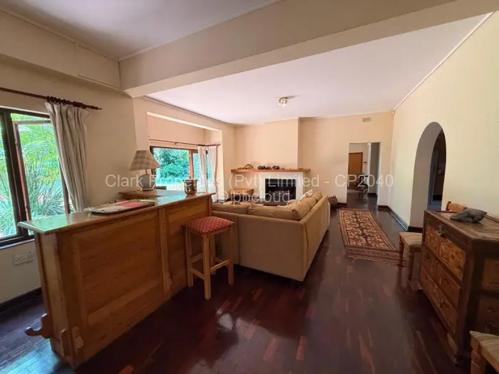 4 Bedroom House to Rent in Alexandra Park