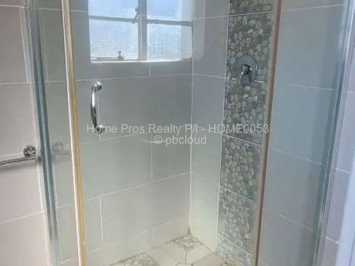 Flat/Apartment to Rent in Mabelreign, Harare