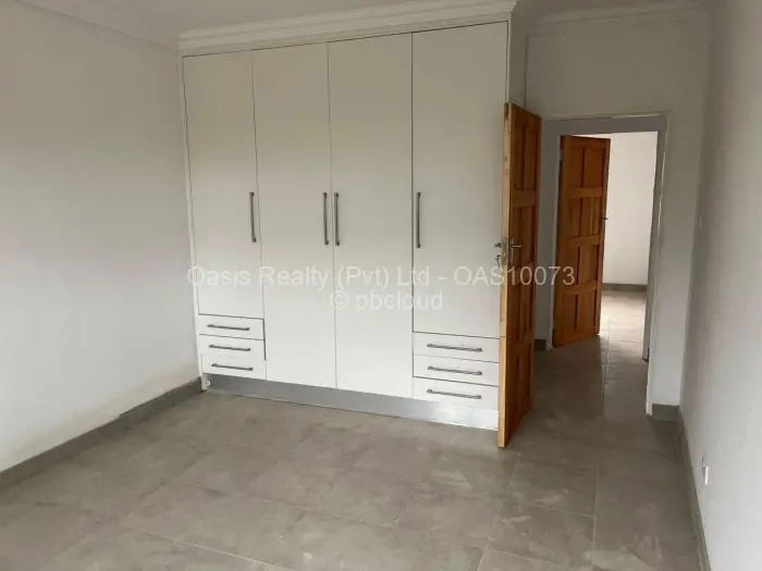 5 Bedroom House for Sale in Madokero Estates, Harare