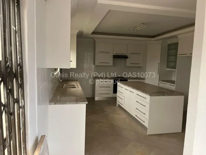 5 Bedroom House for Sale in Madokero Estates, Harare