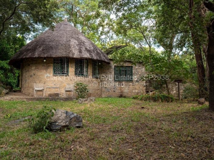 1 Bedroom Cottage/Garden Flat to Rent in Monavale, Harare