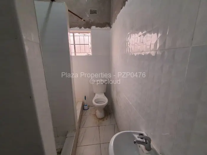 12 Bedroom House for Sale in Adelaide Pk Gweru, Gweru