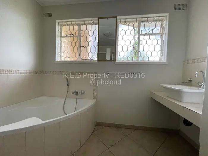 4 Bedroom House for Sale in Burnside, Bulawayo
