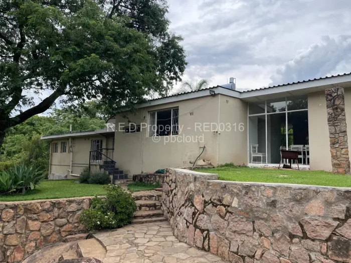 4 Bedroom House for Sale in Burnside, Bulawayo