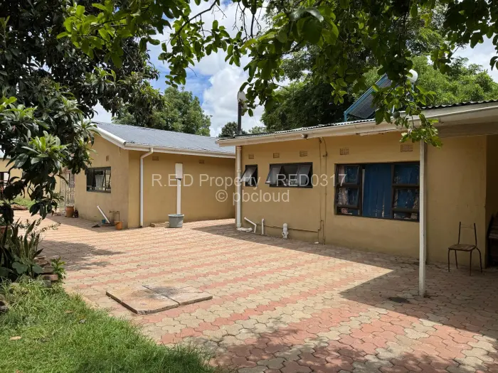 4 Bedroom House for Sale in Famona, Bulawayo