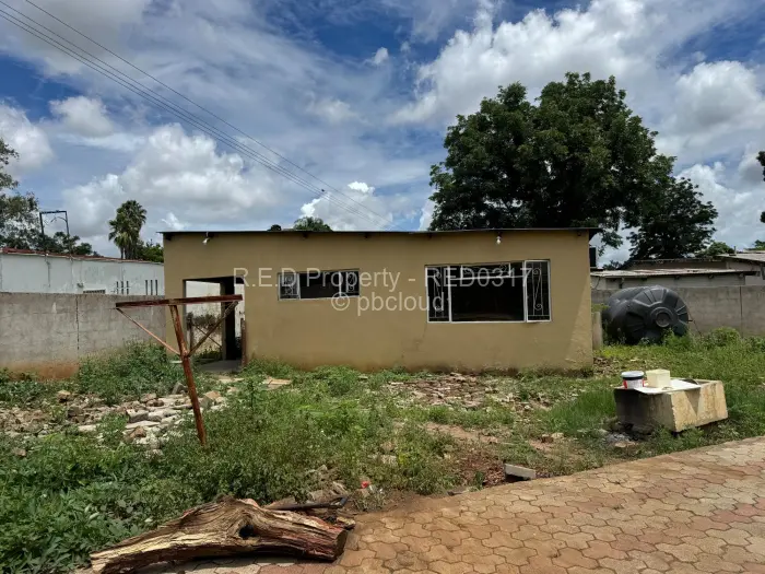 4 Bedroom House for Sale in Famona, Bulawayo
