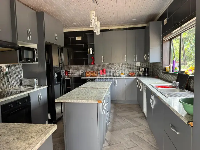 4 Bedroom House for Sale in Famona, Bulawayo