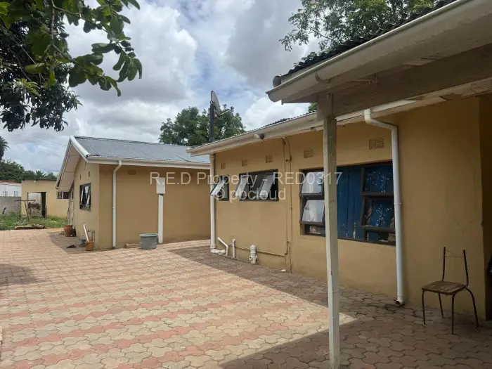 4 Bedroom House for Sale in Famona, Bulawayo