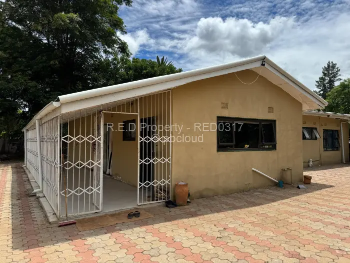 4 Bedroom House for Sale in Famona, Bulawayo