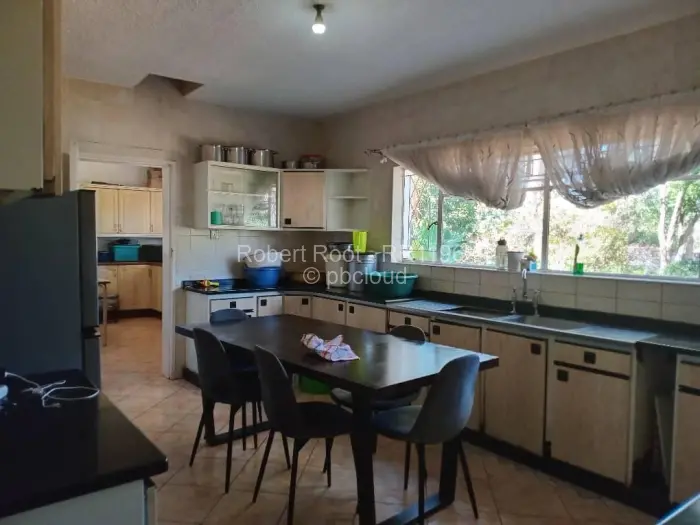 7 Bedroom House for Sale in Chisipite, Harare