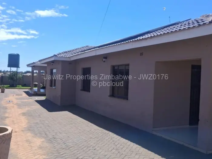 5 Bedroom House to Rent in Sandton Park