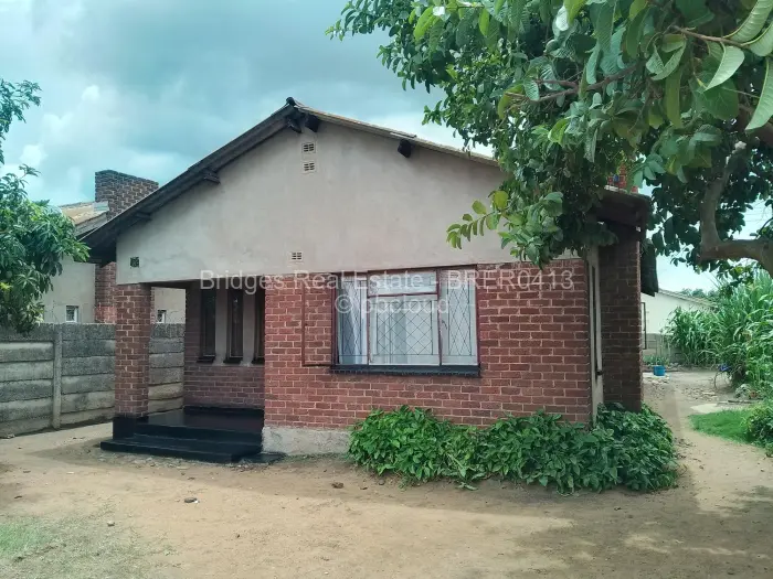 5 Bedroom House for Sale in Budiriro, Harare
