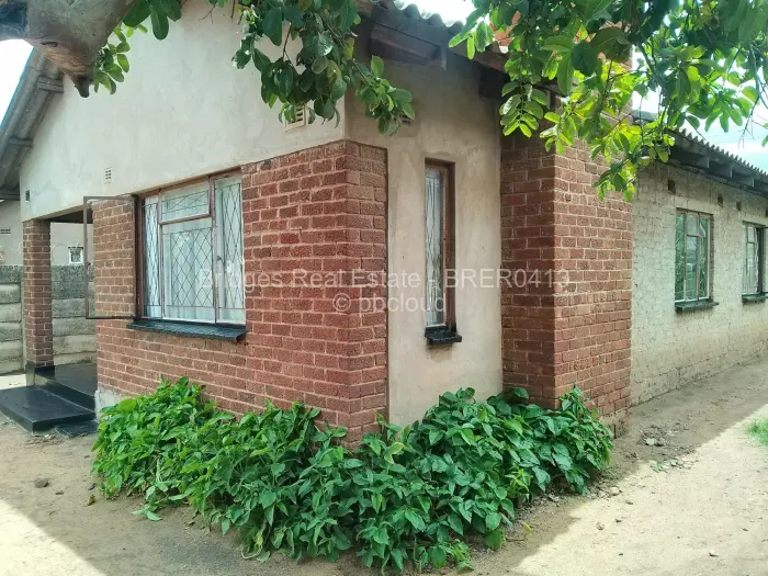 5 Bedroom House for Sale in Budiriro, Harare