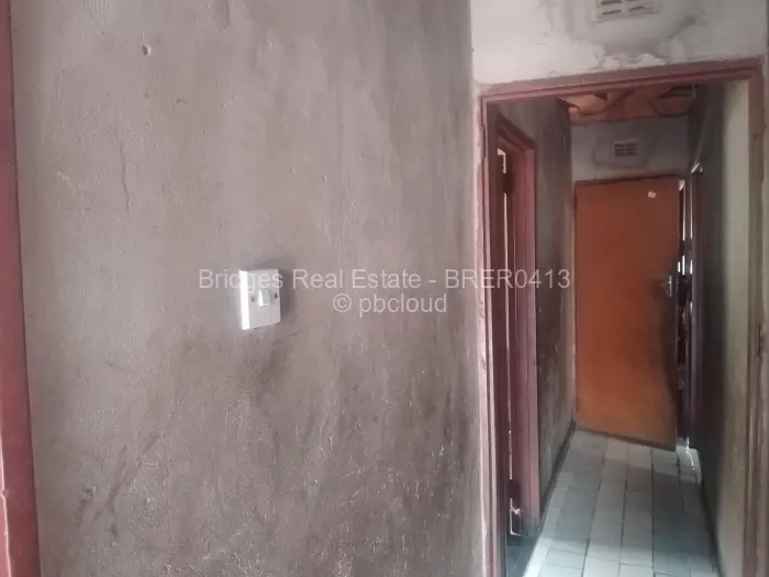 5 Bedroom House for Sale in Budiriro, Harare