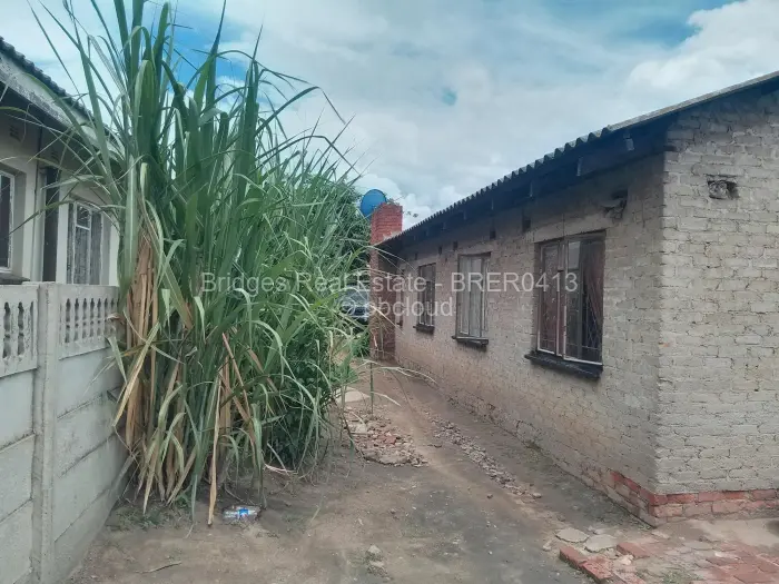 5 Bedroom House for Sale in Budiriro, Harare
