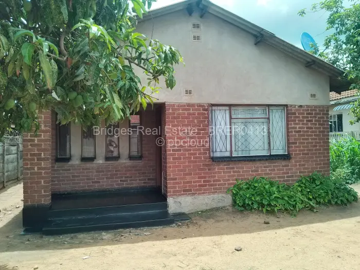 5 Bedroom House for Sale in Budiriro, Harare