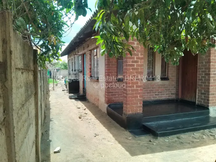 5 Bedroom House for Sale in Budiriro, Harare