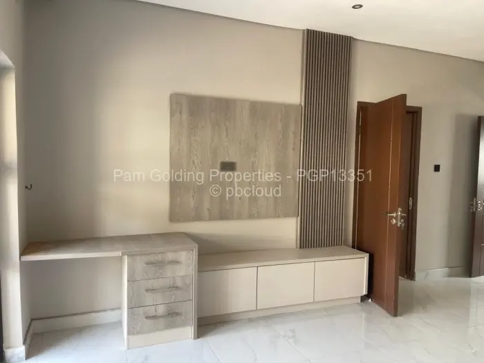 Townhouse/Cluster to Rent in Emerald Hill, Harare