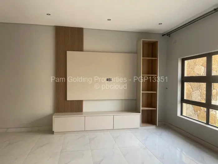 Townhouse/Cluster to Rent in Emerald Hill, Harare