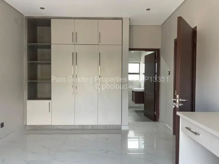 Townhouse/Cluster to Rent in Emerald Hill, Harare