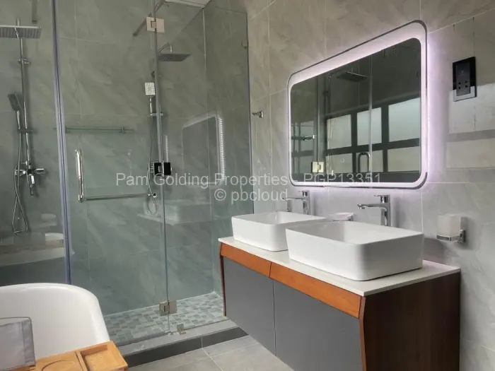 Townhouse/Cluster to Rent in Emerald Hill, Harare