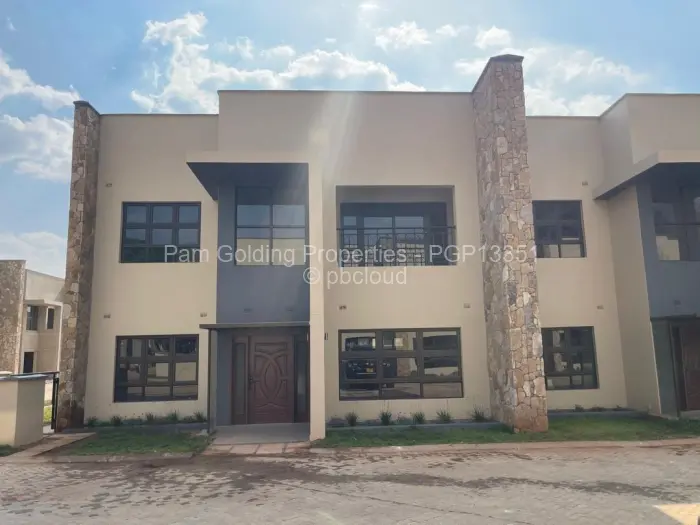 Townhouse/Cluster to Rent in Emerald Hill, Harare