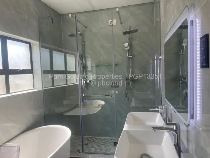 Townhouse/Cluster to Rent in Emerald Hill, Harare