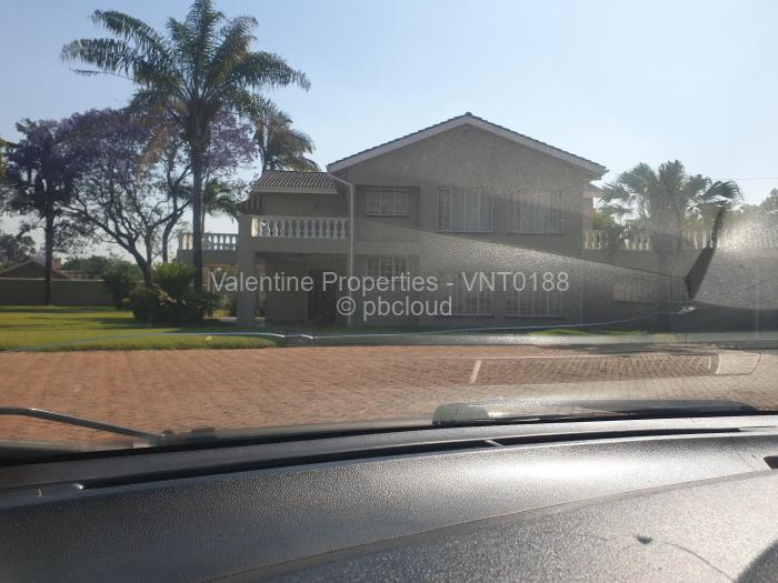 6 Bedroom House to Rent in Helensvale, Harare