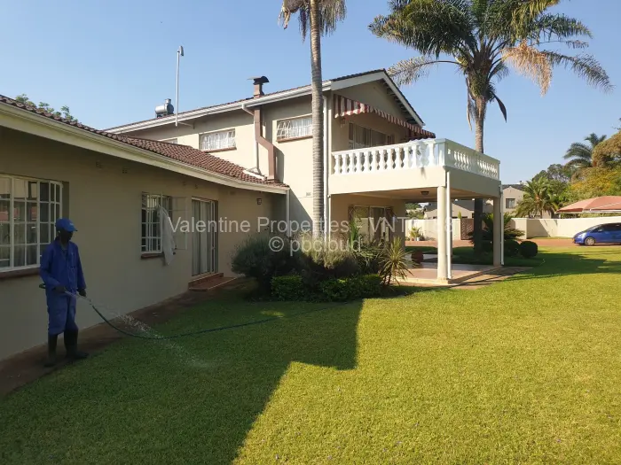 6 Bedroom House to Rent in Helensvale, Harare