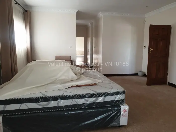 6 Bedroom House to Rent in Helensvale, Harare