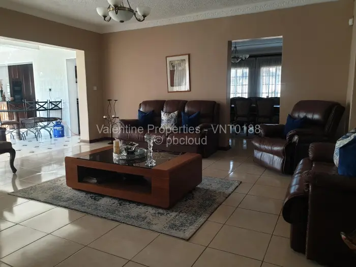 6 Bedroom House to Rent in Helensvale, Harare