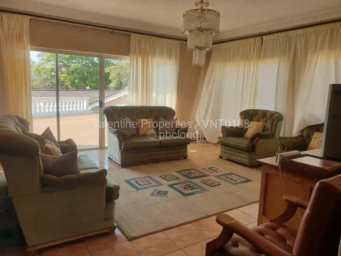 6 Bedroom House to Rent in Helensvale, Harare