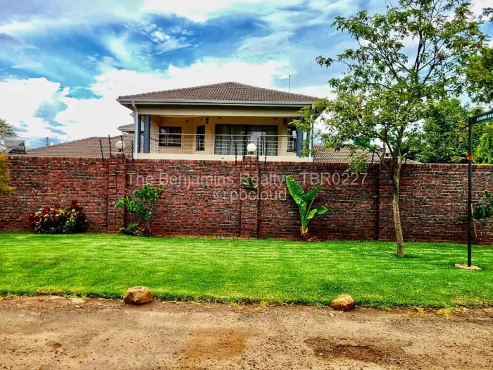 Townhouse/Cluster to Rent in Pomona