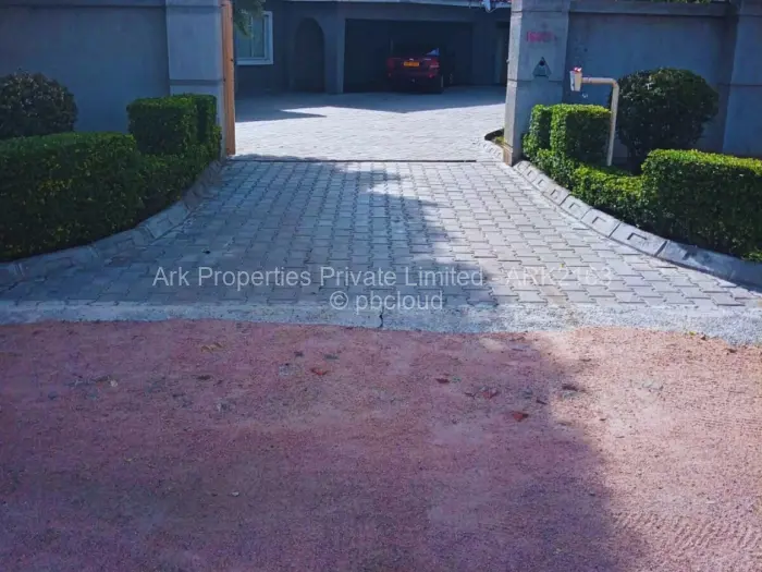 5 Bedroom House for Sale in Parklands, Bulawayo