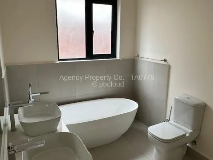 Townhouse/Cluster to Rent in Vainona, Harare