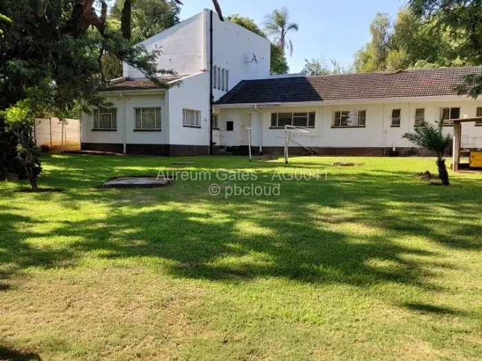 6 Bedroom House to Rent in The Grange