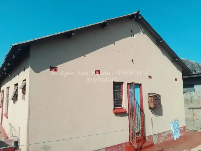 7 Bedroom House for Sale in Budiriro, Harare