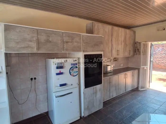 4 Bedroom House to Rent in Chisipite