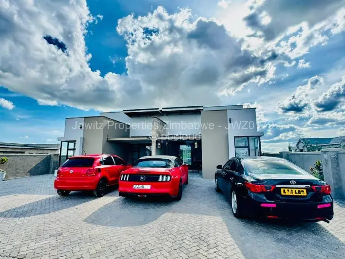 Townhouse/Cluster for Sale in Arlington, Harare