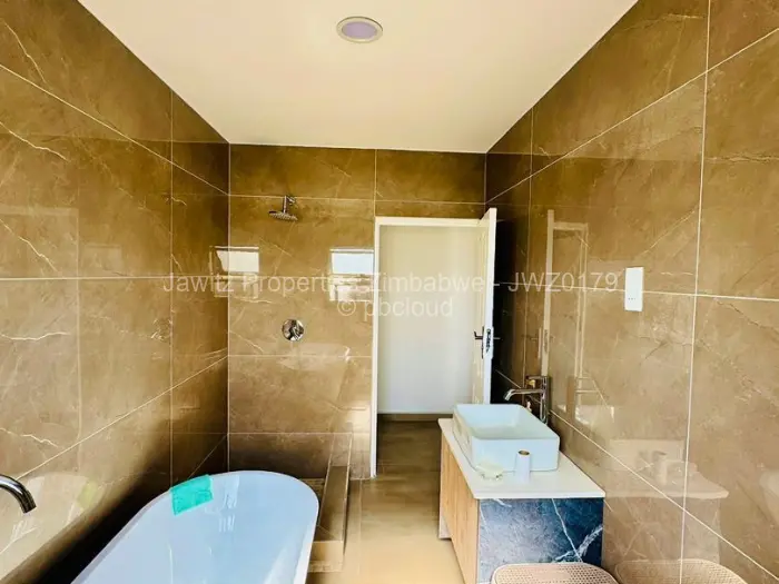 Townhouse/Cluster for Sale in Arlington, Harare