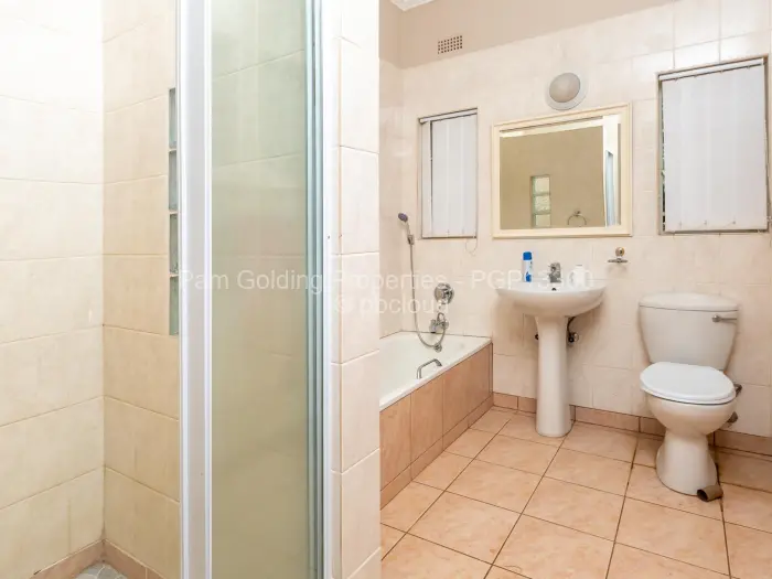 7 Bedroom House for Sale in Kambanji, Harare