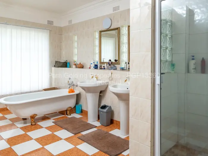 7 Bedroom House for Sale in Kambanji, Harare