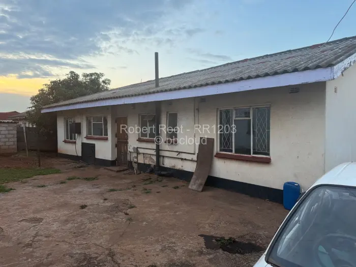 4 Bedroom House for Sale in Warren Park, Harare